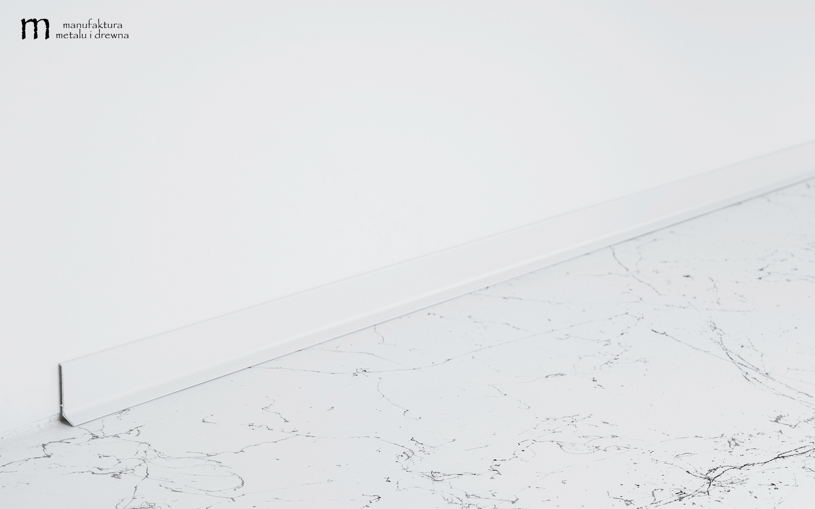 Aluminiowa listwa przypodłogowa 4 cm - biała - obrazek 2