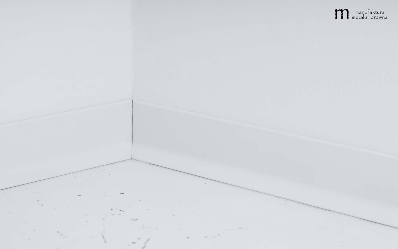 Aluminiowa listwa przypodłogowa 4 cm - biała - obrazek 6