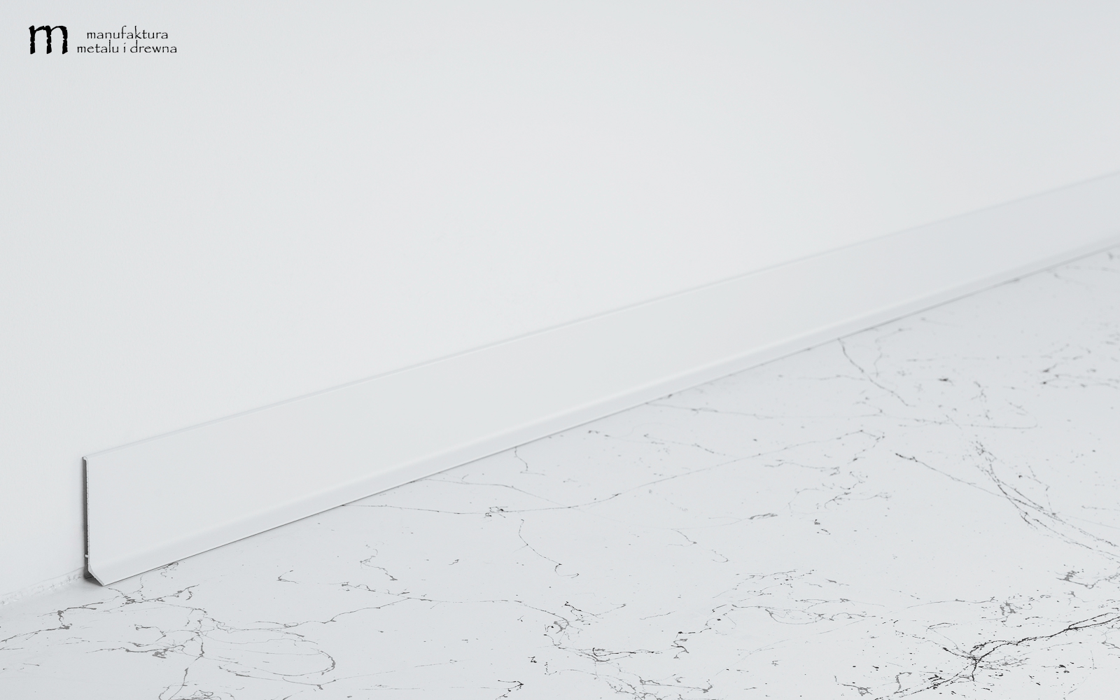 Aluminiowa listwa przypodłogowa 6 cm - biała - obrazek 3