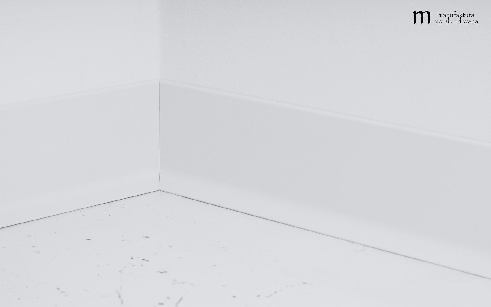 Aluminiowa listwa przypodłogowa 6 cm - biała - obrazek 7