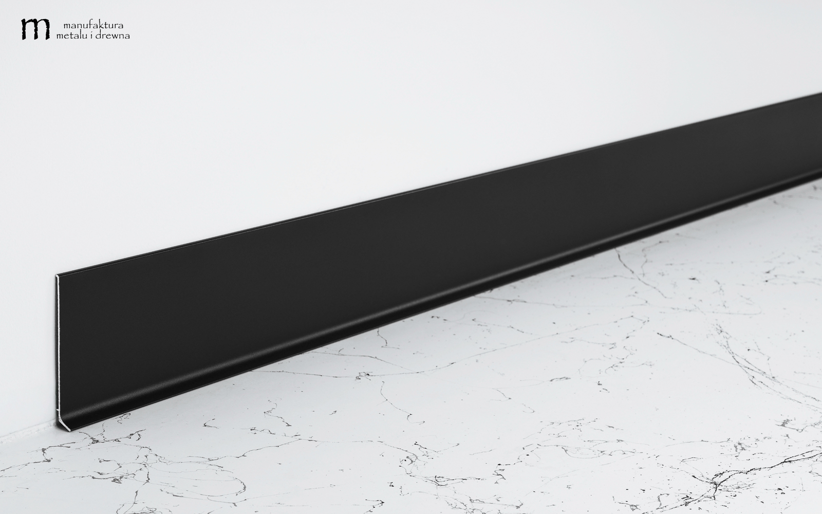Aluminiowa listwa przypodłogowa 10 cm - czarna - obrazek 3