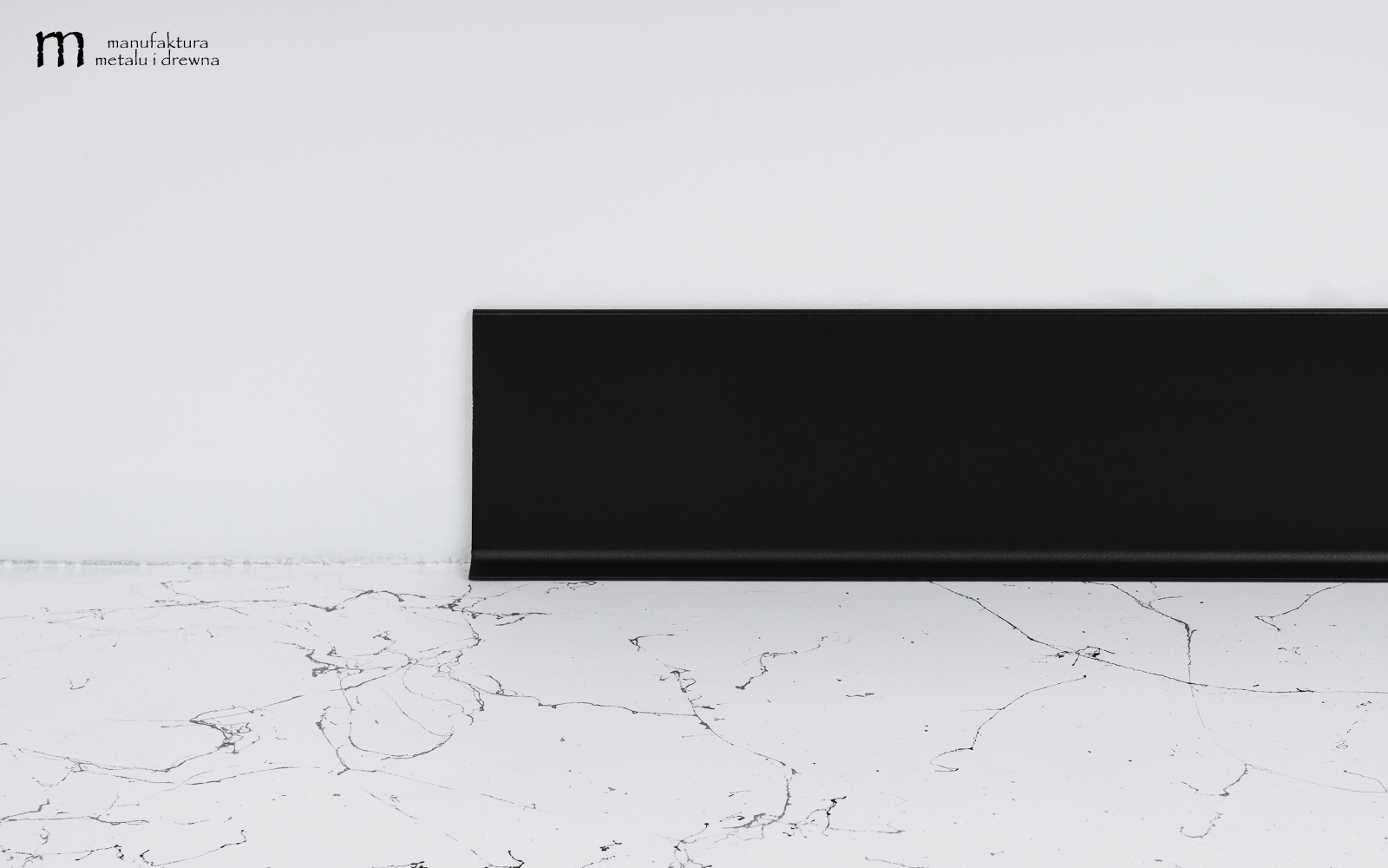 Aluminiowa listwa przypodłogowa 10 cm - czarna - obrazek 4