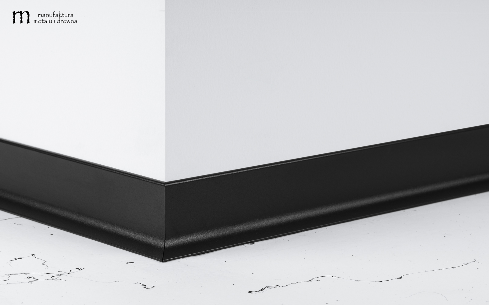 Aluminiowa listwa przypodłogowa 10 cm - czarna - obrazek 6