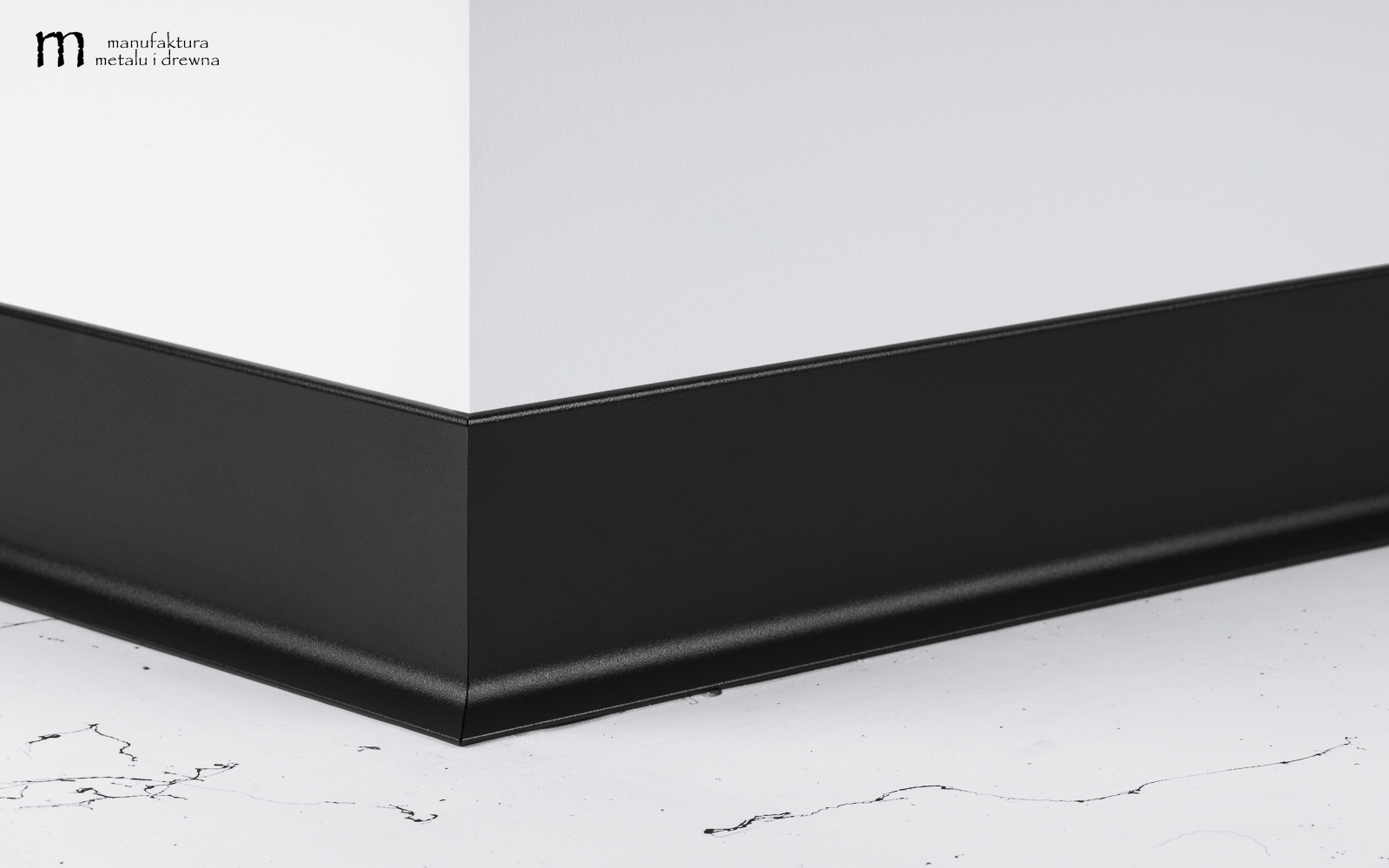 Aluminiowa listwa przypodłogowa 6 cm - czarna - obrazek 6