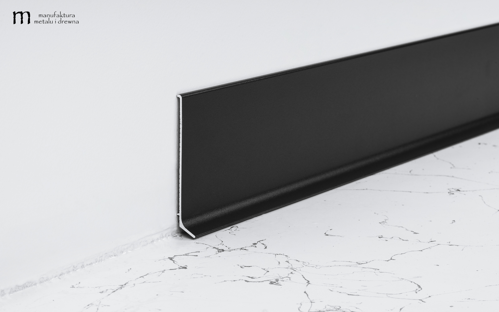 Aluminiowa listwa przypodłogowa 8 cm - czarna