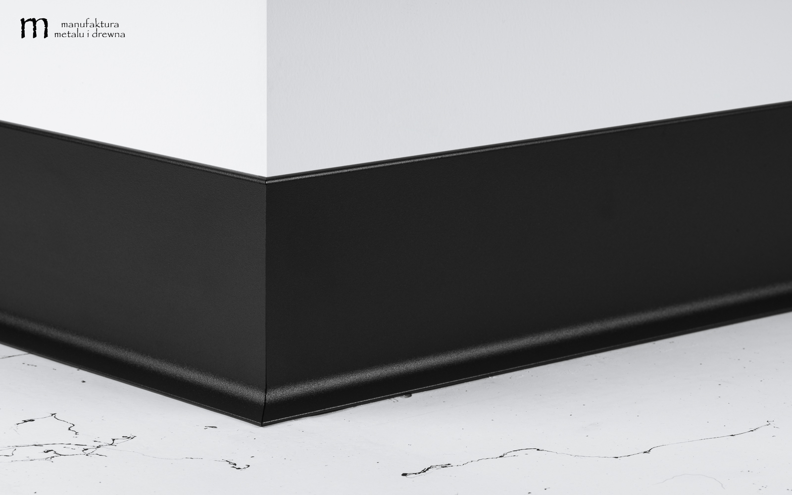 Aluminiowa listwa przypodłogowa 8 cm - czarna - obrazek 6